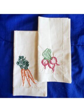 Vtg 2 Pc Kitchen Tea Towels Carrot Radish Vegetable Farmhouse Cotton Linens